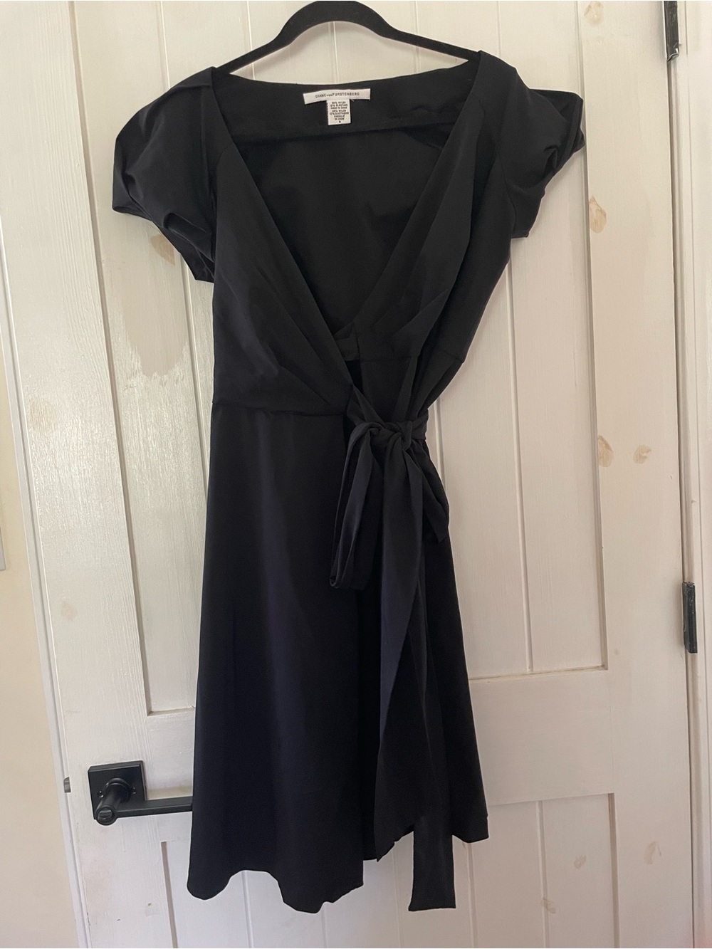 Diane von Furstenberg Black Nylon Short Sleeve Wrap Dress Size 6 - Picture 2 of 7